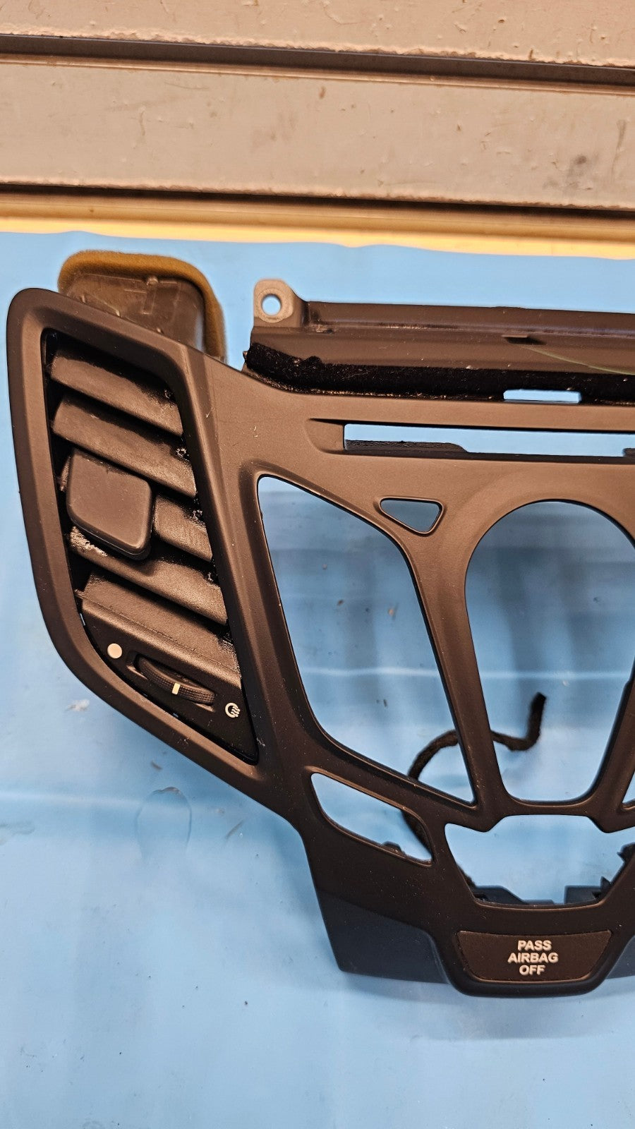 🔥12-14 FORD FOCUS CENTER DASH RADIO DISPLAY PANEL SURROUND BEZEL TRIM BLACK OEM