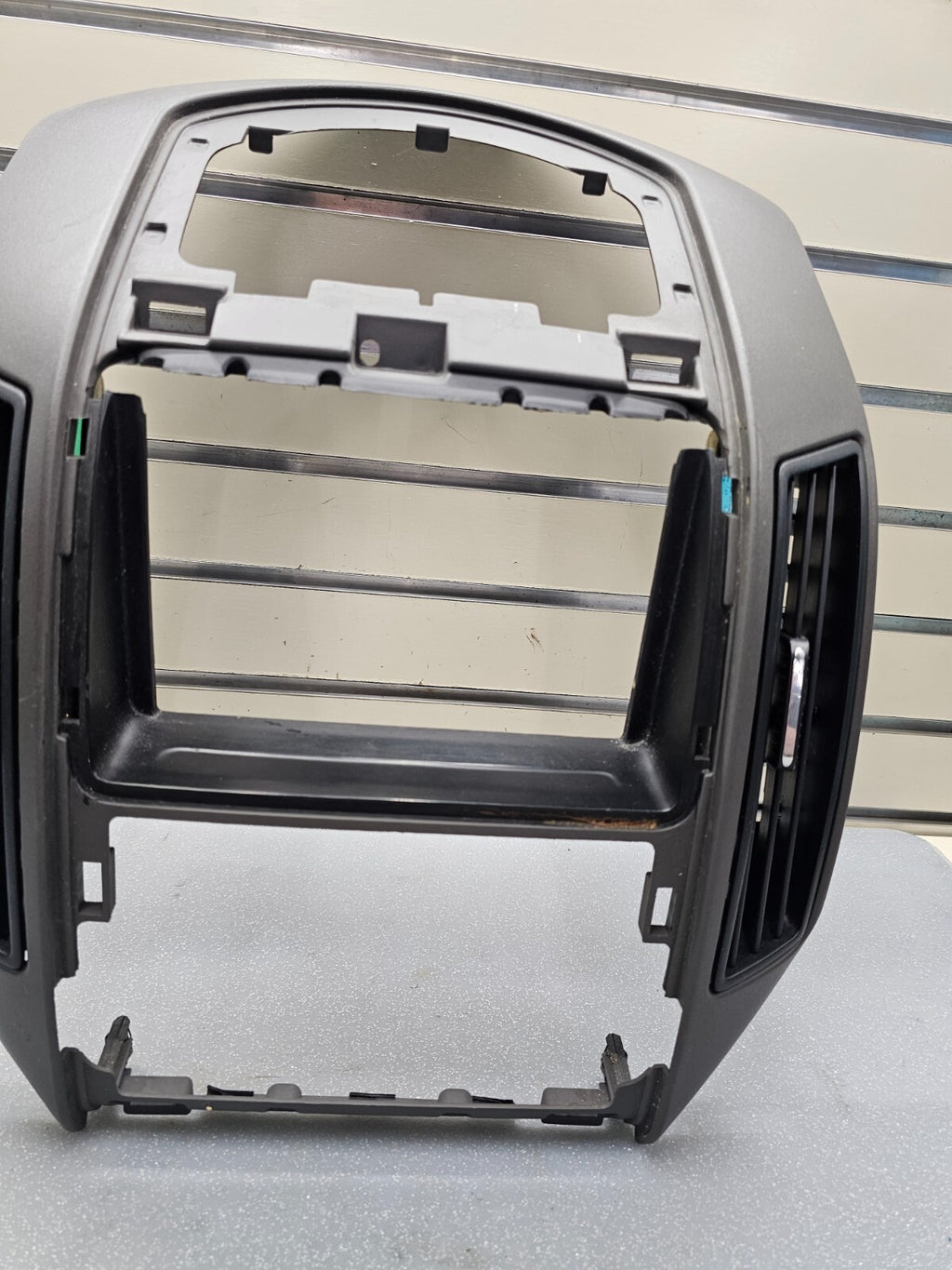 07-10 Ford Edge Center Front Dash Radio Bezel Trim Storage Climate Control Gray