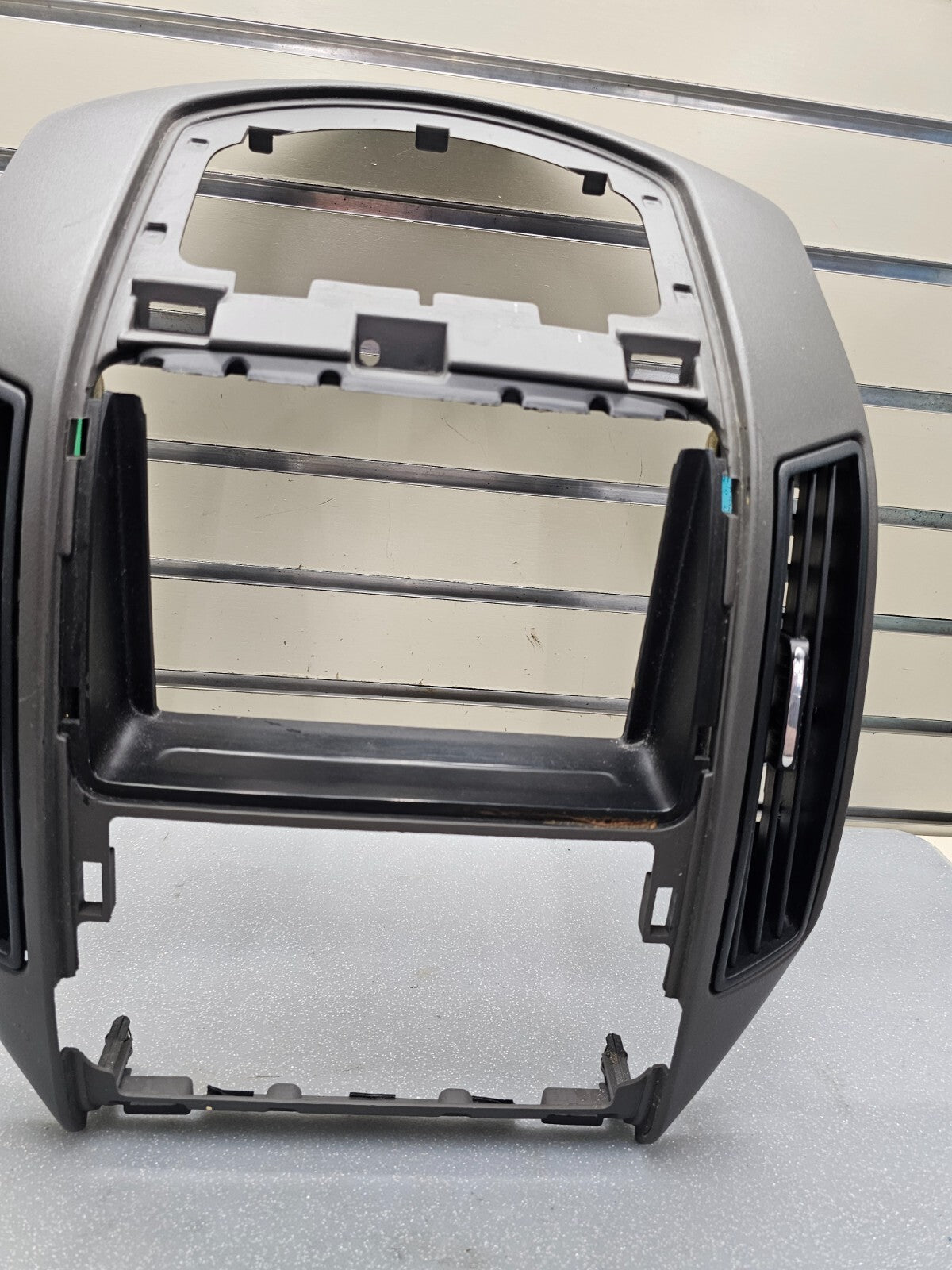 07-10 Ford Edge Center Front Dash Radio Bezel Trim Storage Climate Control Gray