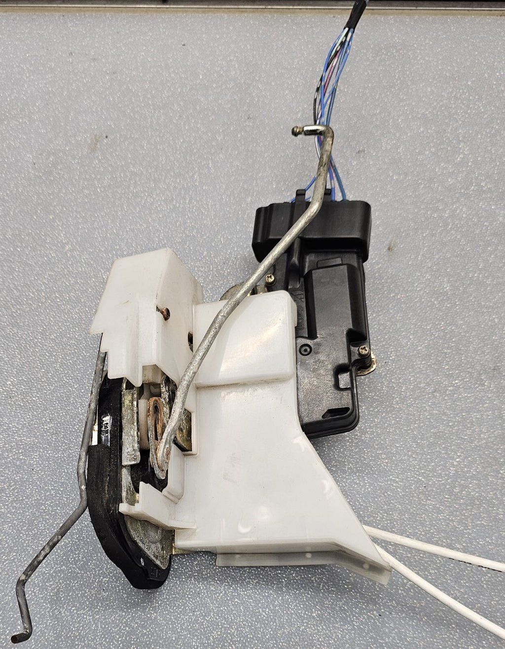 🔥00-04 Toyota Avalon Front Left Driver Door Lock Latch Actuator Assembly OEM