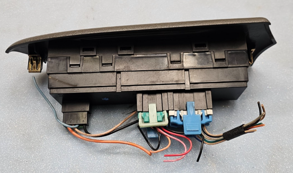 🔥02-05 CHEVY TRAILBLAZER Window Switch Front RIGHT Passenger Side GRAY OEM