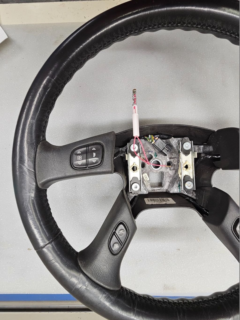 02-09 Trailblazer Envoy03-06 SILVERADO SIERRA YUKON STEERING WHEEL LEATHER BLACK