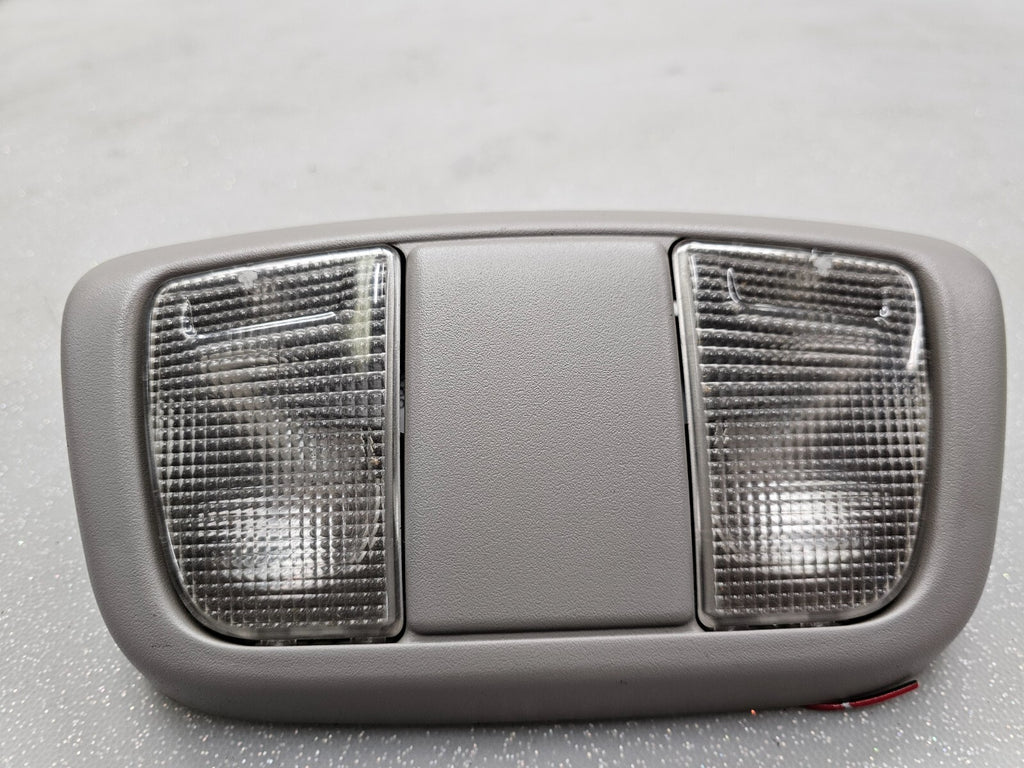 🔥02-04 Nissan Xterra Frontier OVERHEAD MAP DOME INTERIOR LIGHT GREY OEM