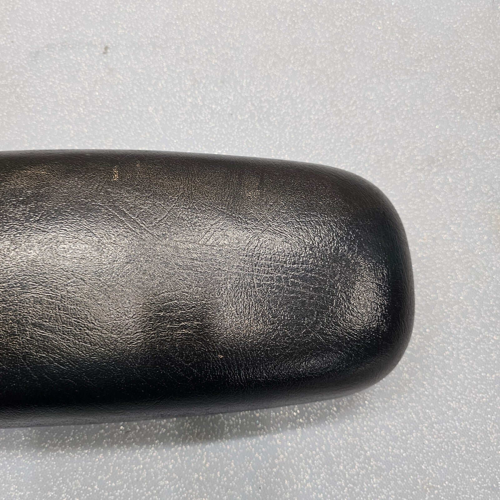 98-04 BLAZER S10 JIMMY SONOMA Front Center Console Lid Armrest Cover Black L7