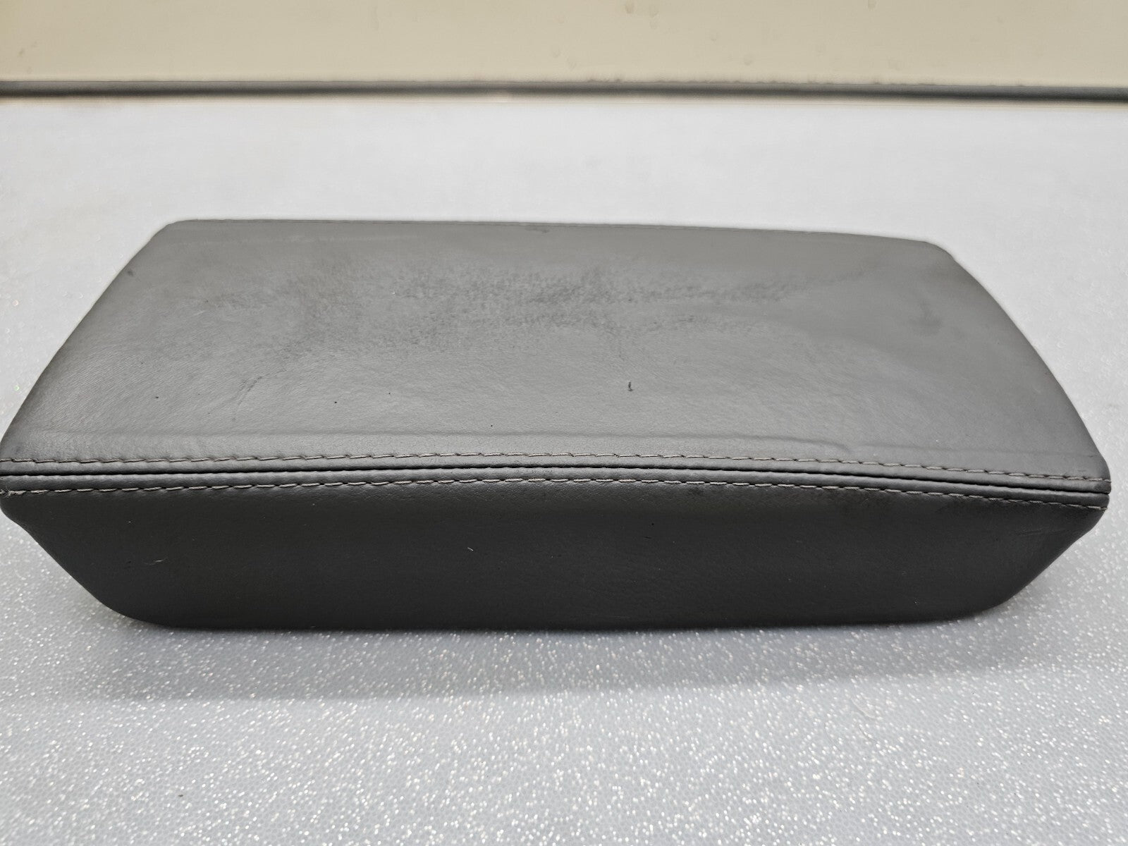 04-08 Acura TSX Center Console Lid Arm Rest Top Pad Cover Assembly Leather Black