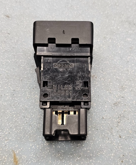 04-15 Armada Titan Hazard Emergency Warning Light Button Control Switch Assembly