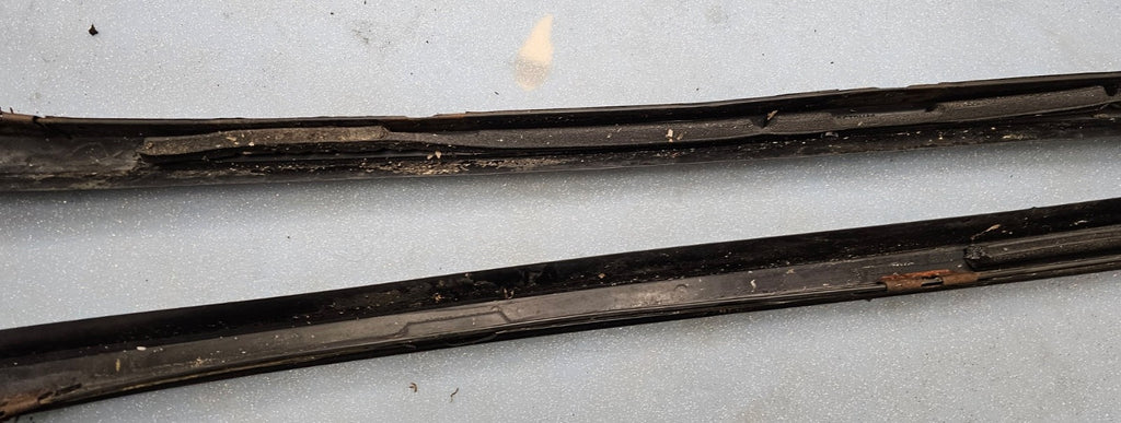 🔥04-08 CHRYSLER PACIFICA LEFT & RIGHT A PILLAR WINDSHIELD MOLDING MOPAR GENUINE