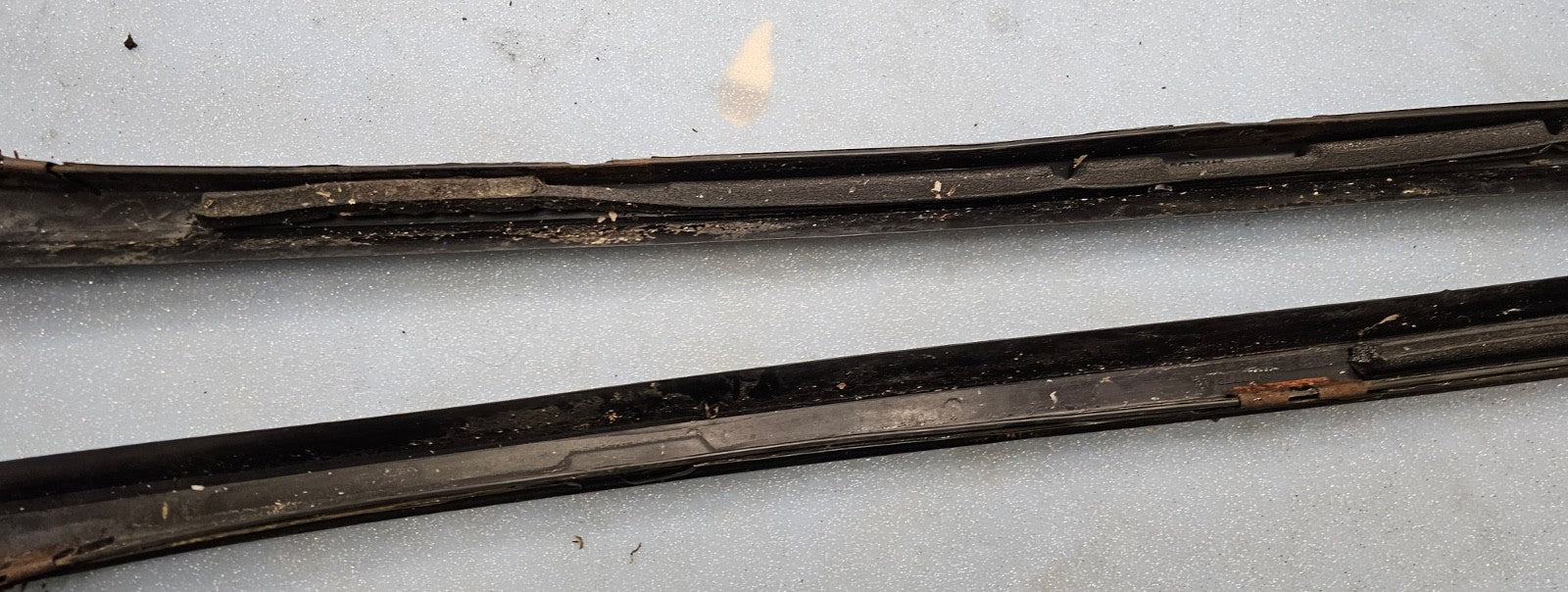 🔥04-08 CHRYSLER PACIFICA LEFT & RIGHT A PILLAR WINDSHIELD MOLDING MOPAR GENUINE