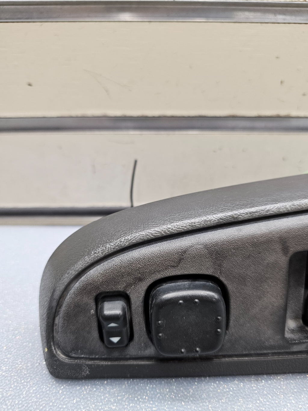 03-06 Silverado Sierra Power Left Driver Master Window Switch Assembly Black WS4