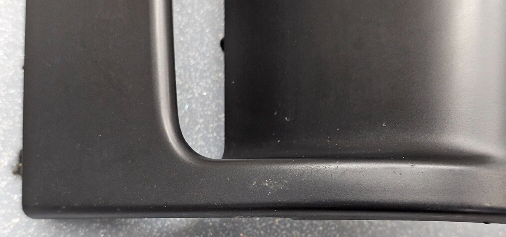 06-14 Kia Sedona Center Dash Radio Bezel Trim Panel Digital Clock Molding Black