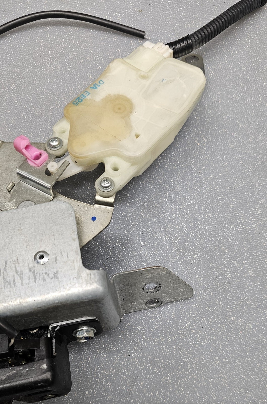 05-12 NISSAN ARMADA REAR LIFT GATE HATCH GLASS LATCH DOOR LOCK ACTUATOR ASSEMBLY