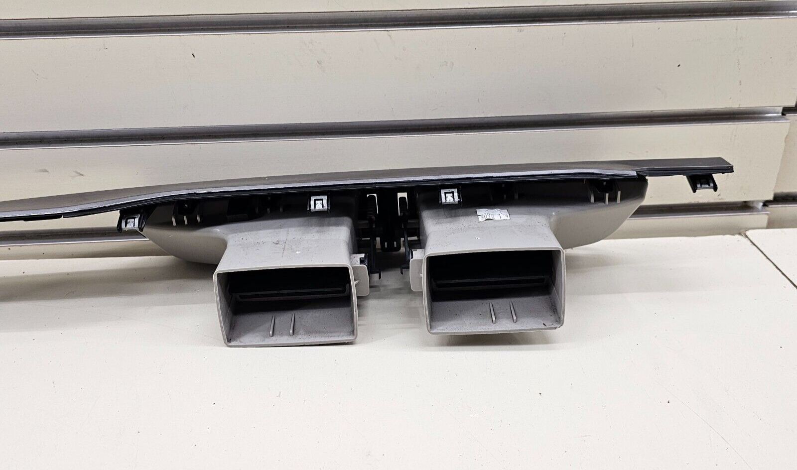 🔥09-14 Volkswagen Routan Dash Front Center Trim Bezel Panel Air Vent Silver OEM