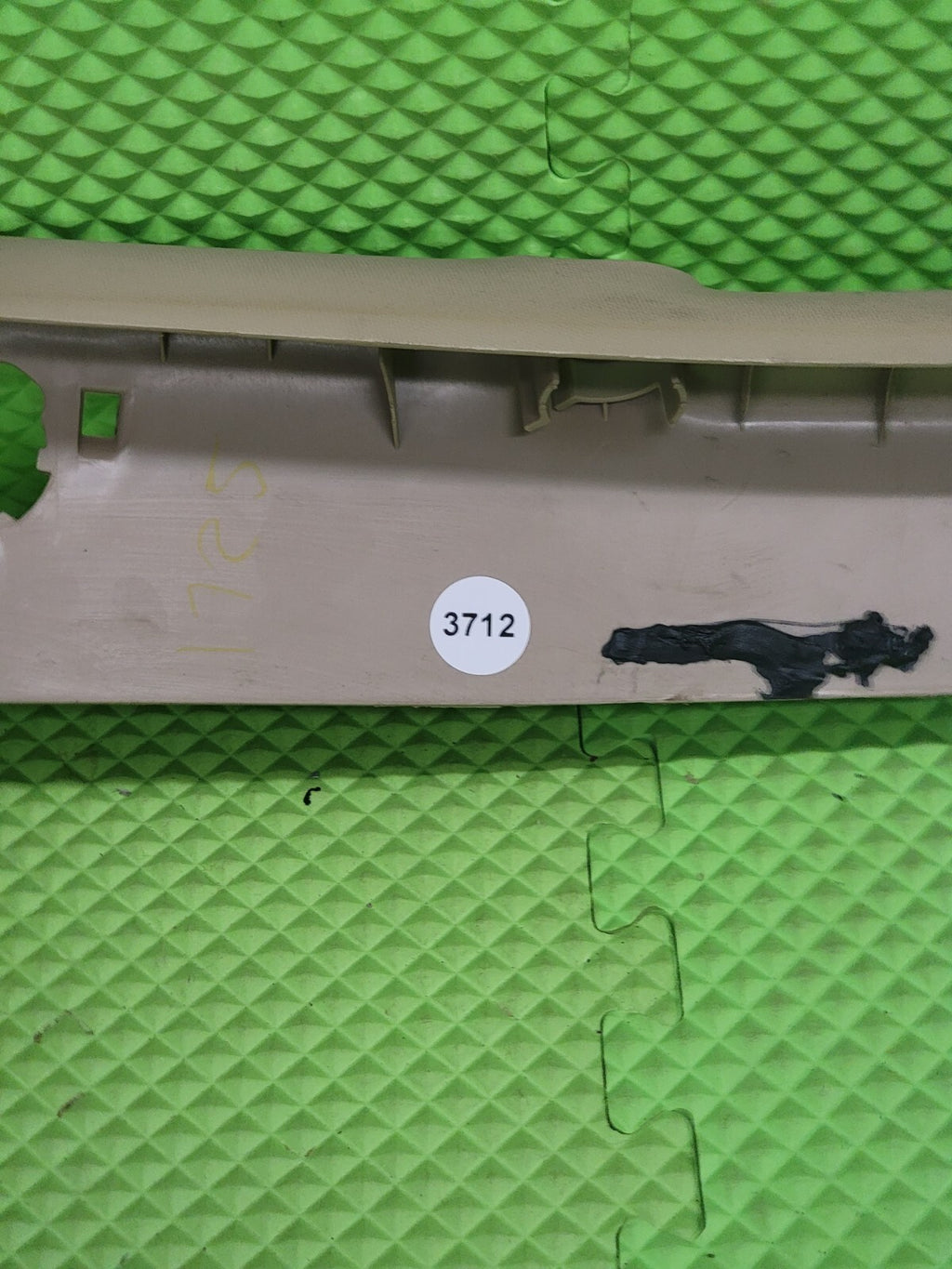 07-14 Chevy Suburban Tahoe GMC Yukon RIGHT PASS. Pillar Windshield Trim OEM TAN
