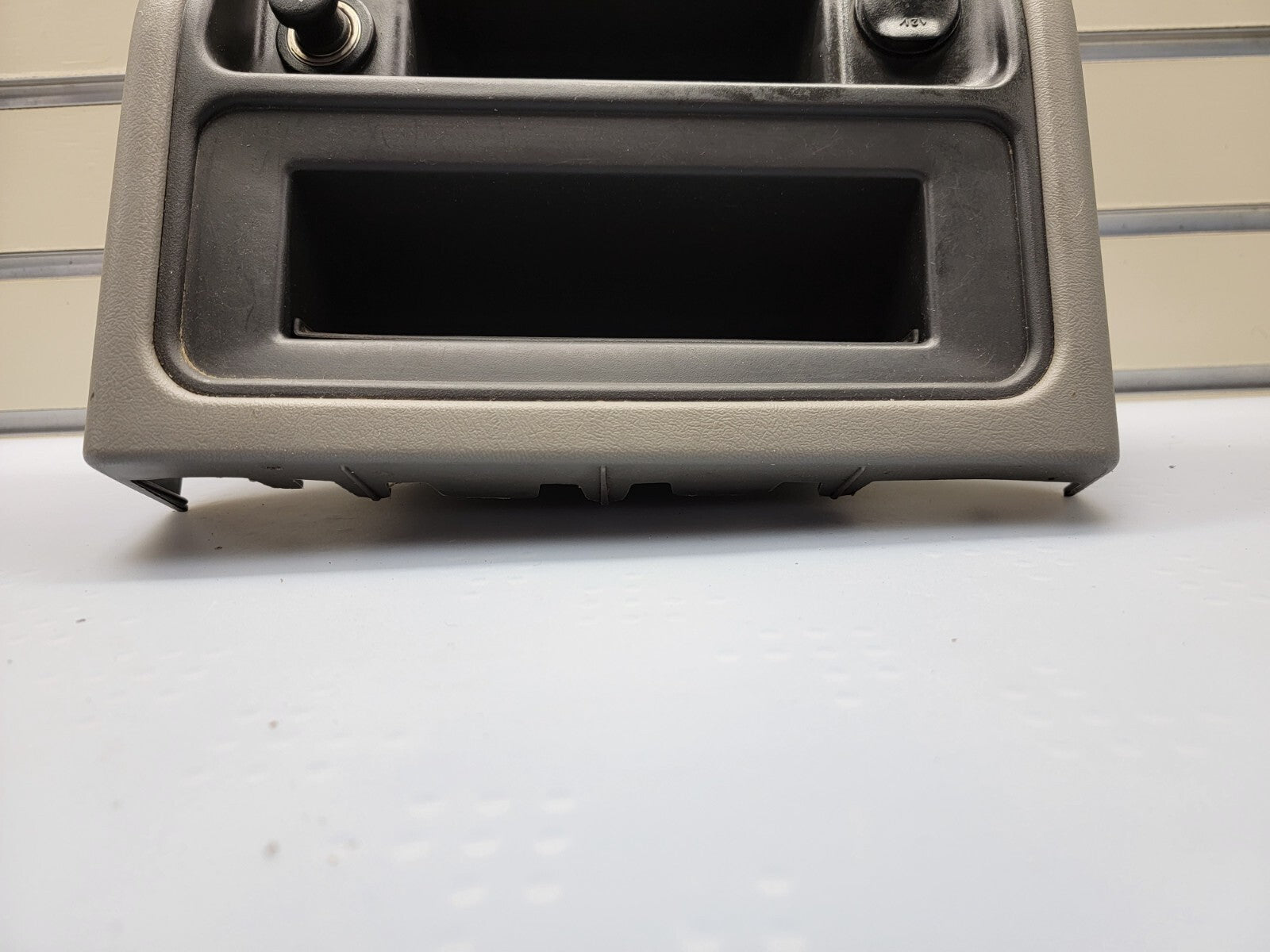 🔥03-06 CHEVY SILVERADO TAHOE GMC SIERRA CENTER CONSOLE STORAGE CUBBY TAN