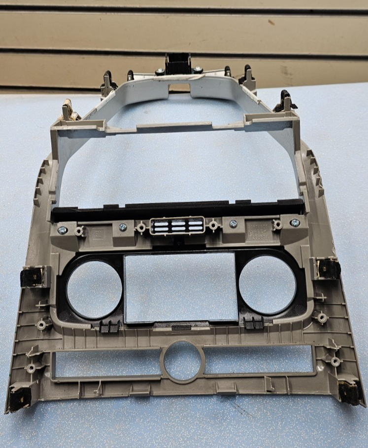 🔥13-14 CHEVROLET CAPTIVA CENTER DASH AM FM RADIO DISPLAY BEZEL TRIM SILVER OEM