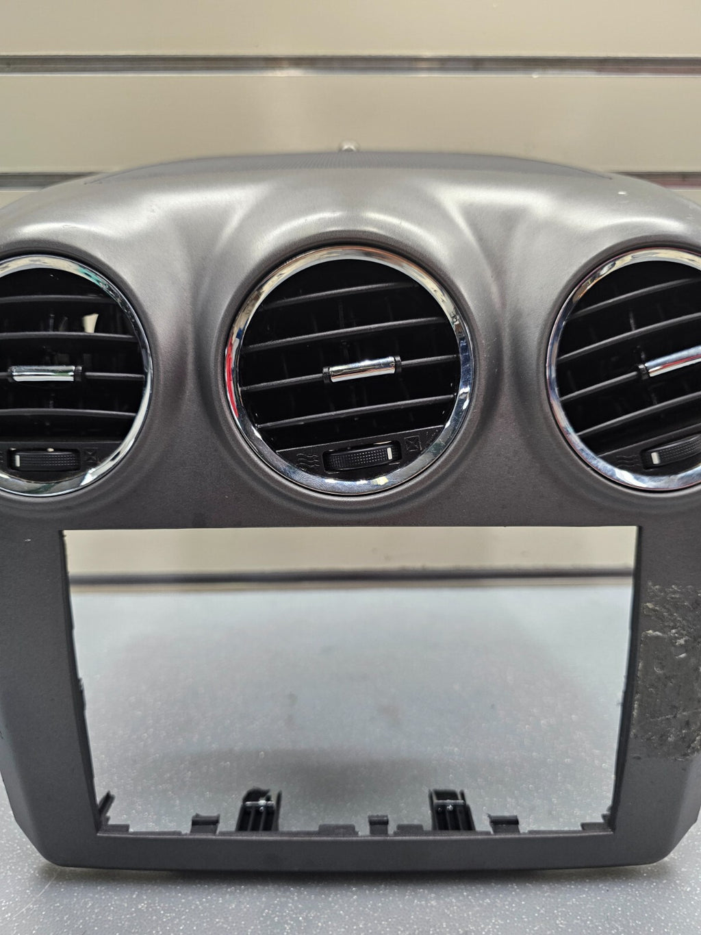 🔥08-10 Vue Center Dash FM Radio Stereo Display Bezel Trim Panel Dark Gray B31