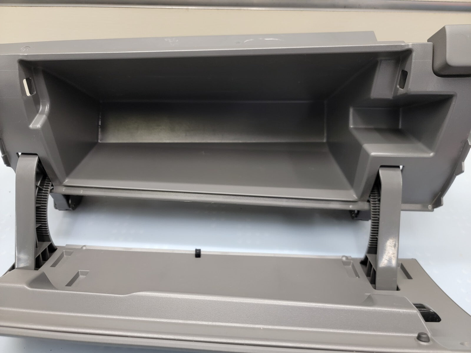 🔥2010-2015 TOYOTA PRIUS FRONT RIGHT PASSENGER GLOVE BOX COMPARTMENT OEM GRAY