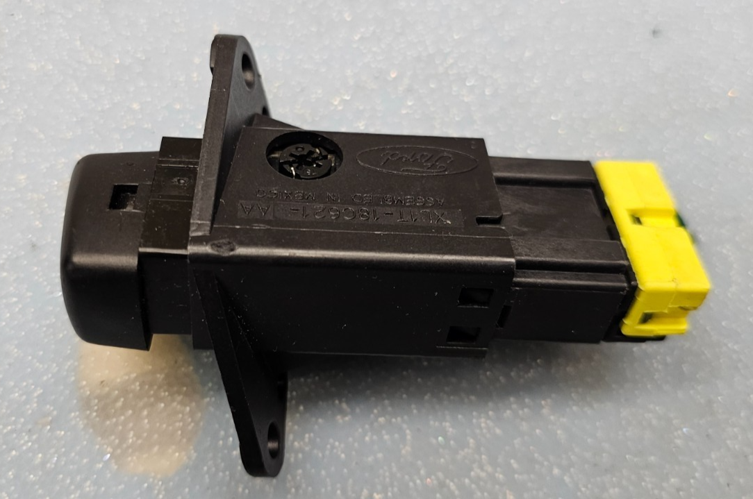 🔥99-02 Ford Expedition Navigator Rear Defroster Control Switch Assembly Black