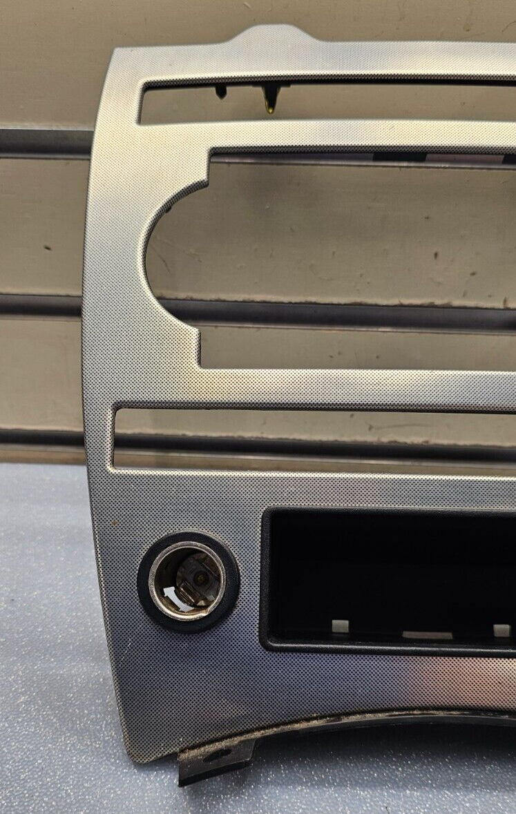 🔥05-07 GRAND CHEROKEE DASH PANEL FM RADIO STEREO DISPLAY TRIM BEZEL Silver B70