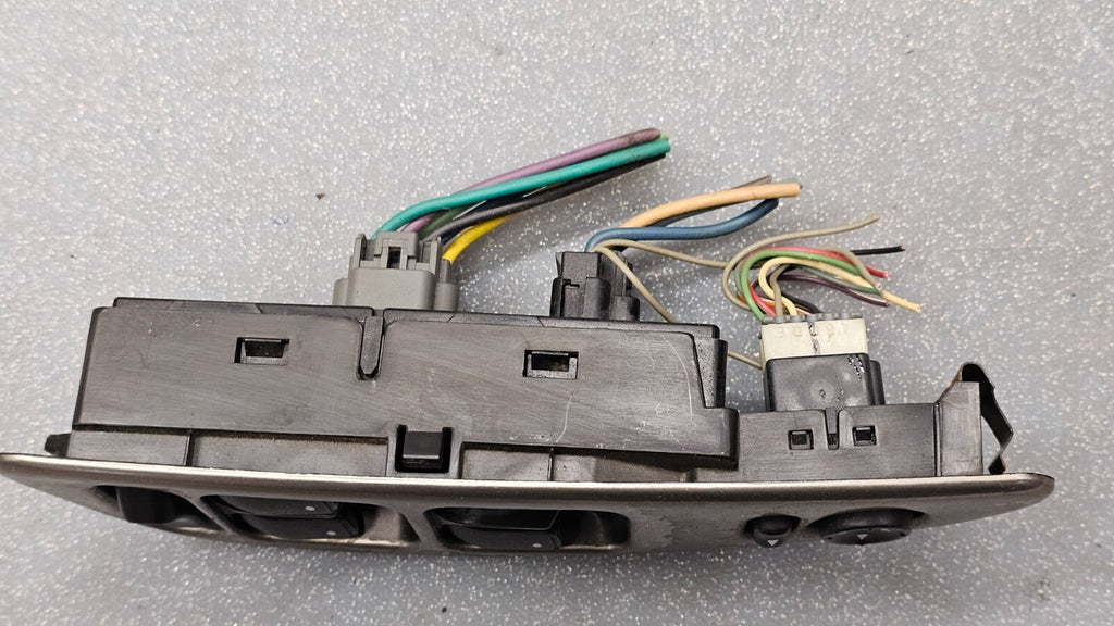 04-07 MALIBU LEFT DRIVER MASTER POWER WINDOW DOOR CONTROL SWITCH ASSEMBLY SILVER