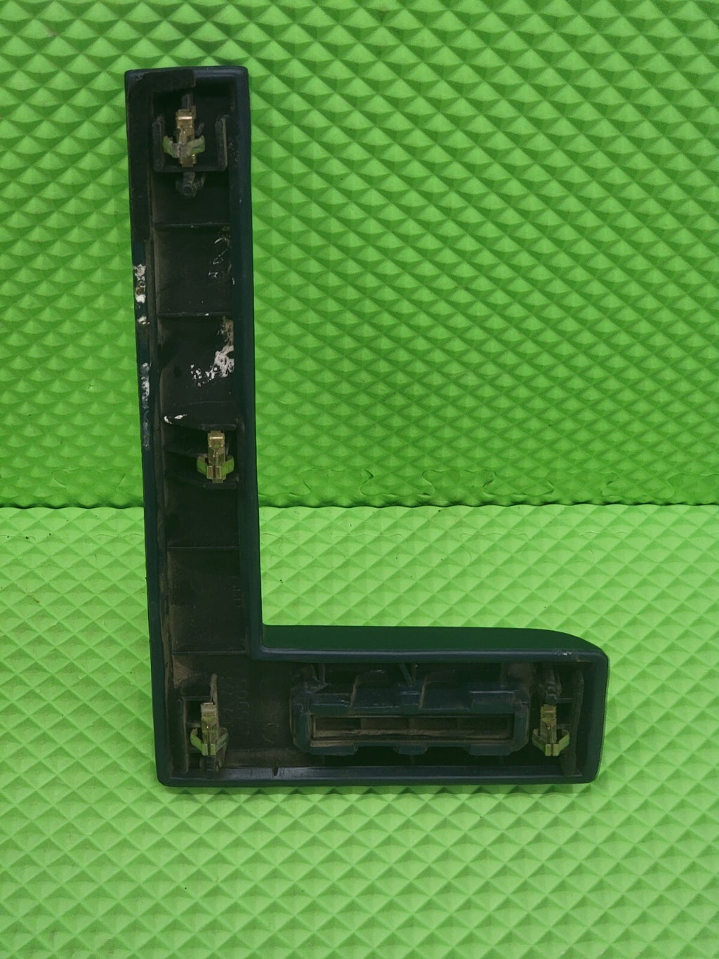 1988-1994 GMC Chevy 1500 2500 3500 OEM LEFT DRIVER SIDE LOWER DASH "L" TRIM