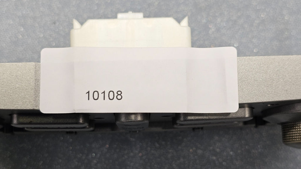04-05 Mitsubishi ENDEAVOR Dash AM FM Radio CD Player Control Stereo Assembly OEM