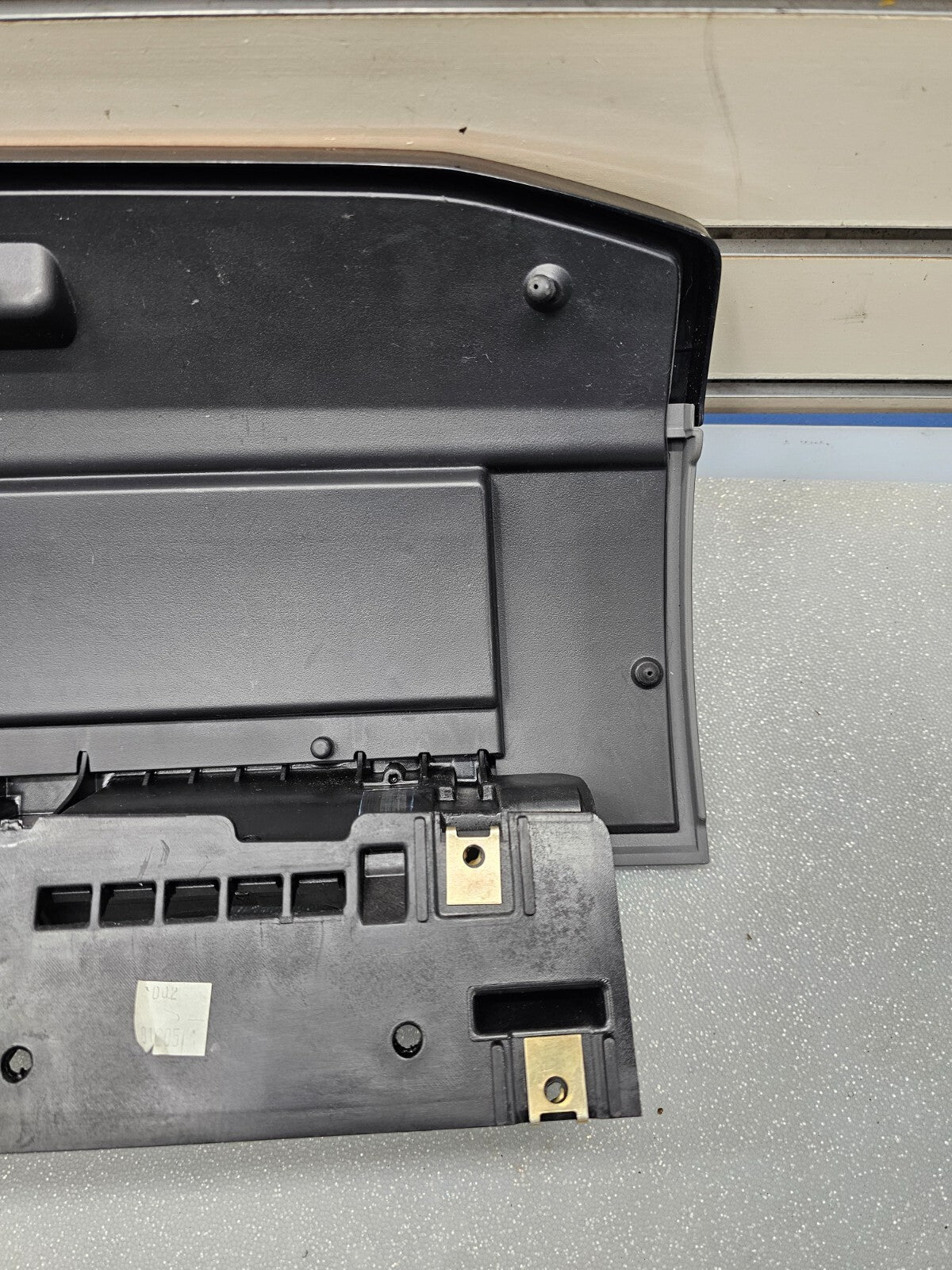 🔥08-10 Chrysler Town Country Upper Glove Box Dash Storage Door Lid Compartment