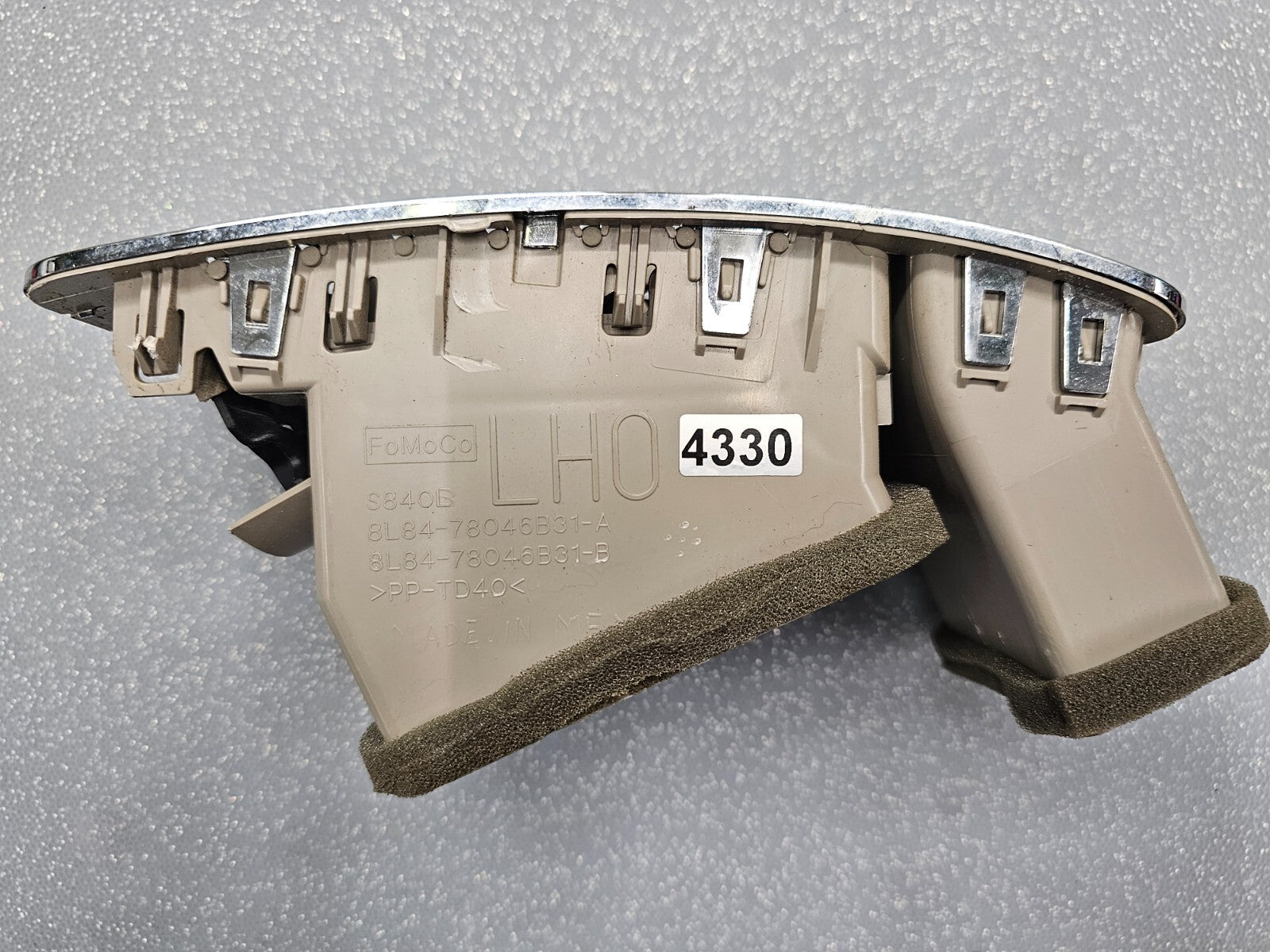 🔥2008-2012 Ford Escape Driver Left Front Air Dash Vent TAN/SILVER VT9