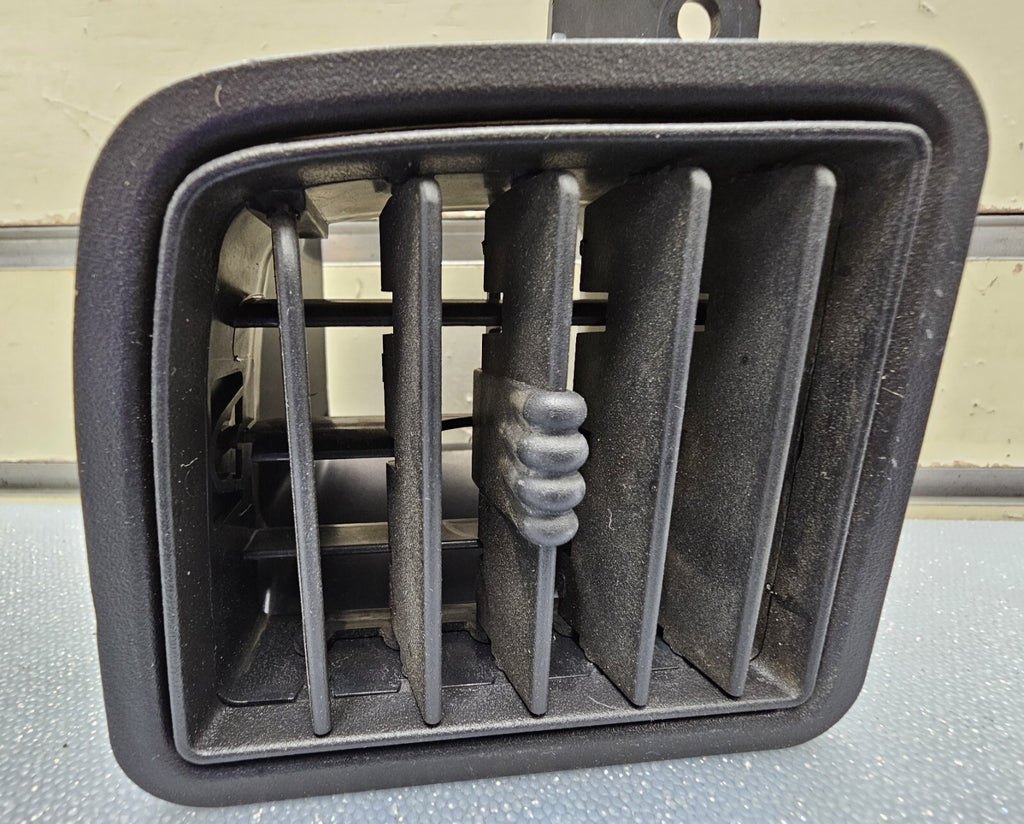 99-06 Silverado Sierra Dash Air Vent Left Driver Heater Climate Temperature OEM