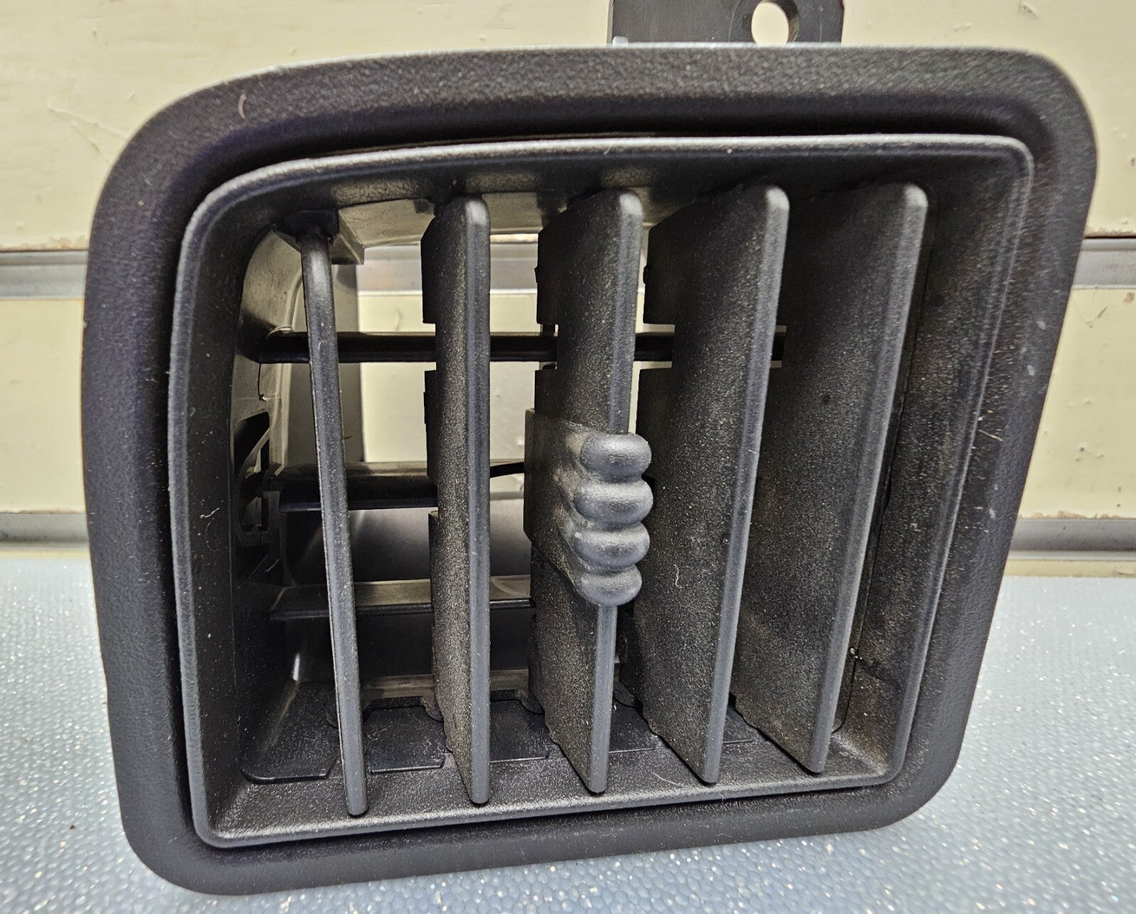 99-06 Silverado Sierra Dash Air Vent Left Driver Heater Climate Temperature OEM