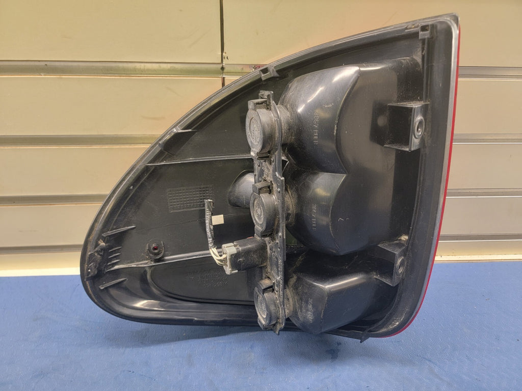 04-07 chrysler Town Country Dodge Grand Caravan left driver Taillight Assembly