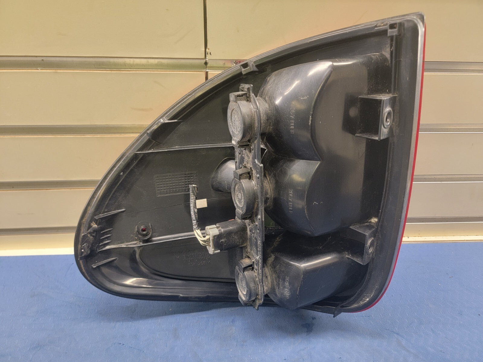 04-07 chrysler Town Country Dodge Grand Caravan left driver Taillight Assembly