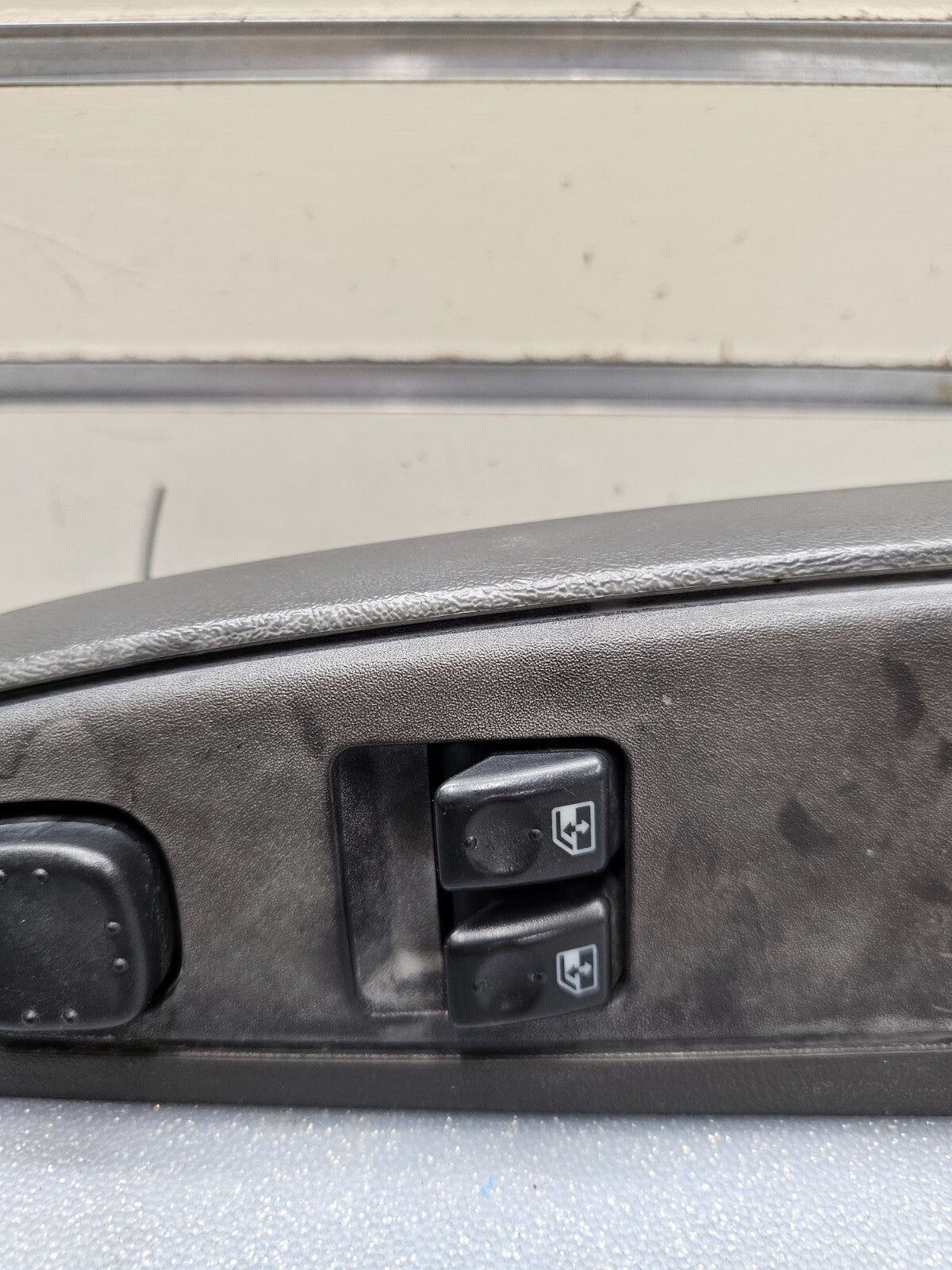 03-06 Silverado Sierra Power Left Driver Master Window Switch Assembly Black WS4
