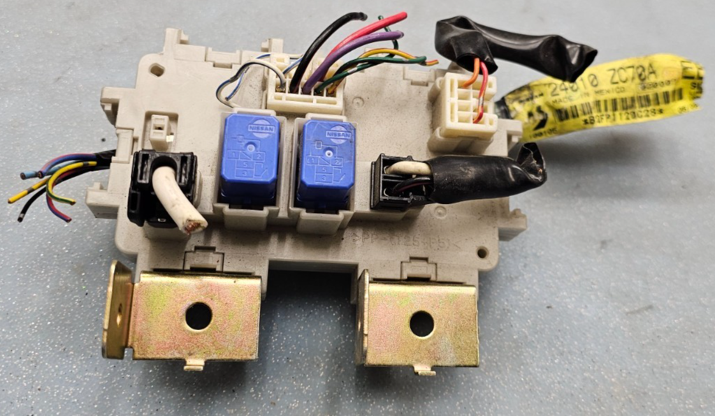 🔥04-11 Armada Titan Infiniti QX56 Interior Cabin Fuse Box Relay Junction BCM