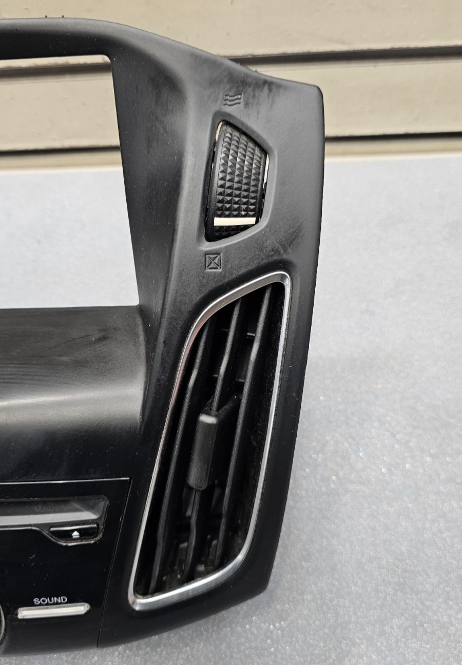 🔥15-17 Ford Focus SE Dash Trim Panel Radio Player Climate Control Bezel Black