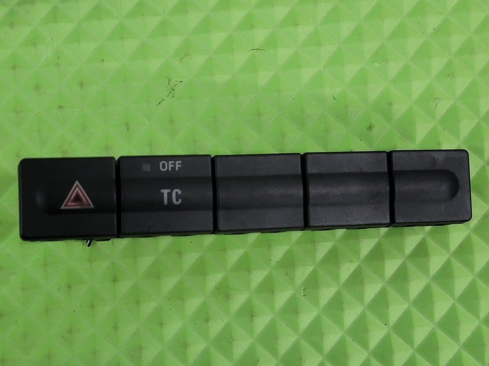 🔥05-07 Five Hundred Hazard Warning Light Traction Control Switch Dash Button
