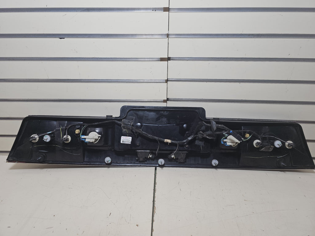 01-05 Buick Century Lid Mounted Center Panel Tail Light Break Light Assembly OEM