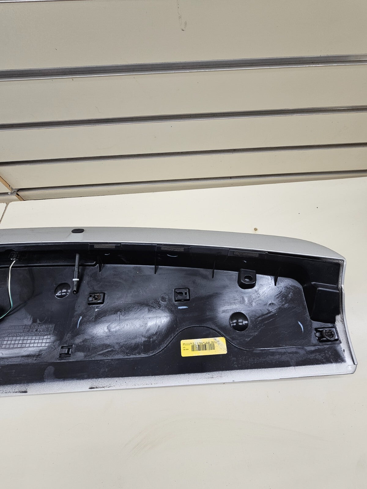 11-20 Dodge Grand Caravan Rear Upper Hatch Spoiler Wing Mount Break Light Silver