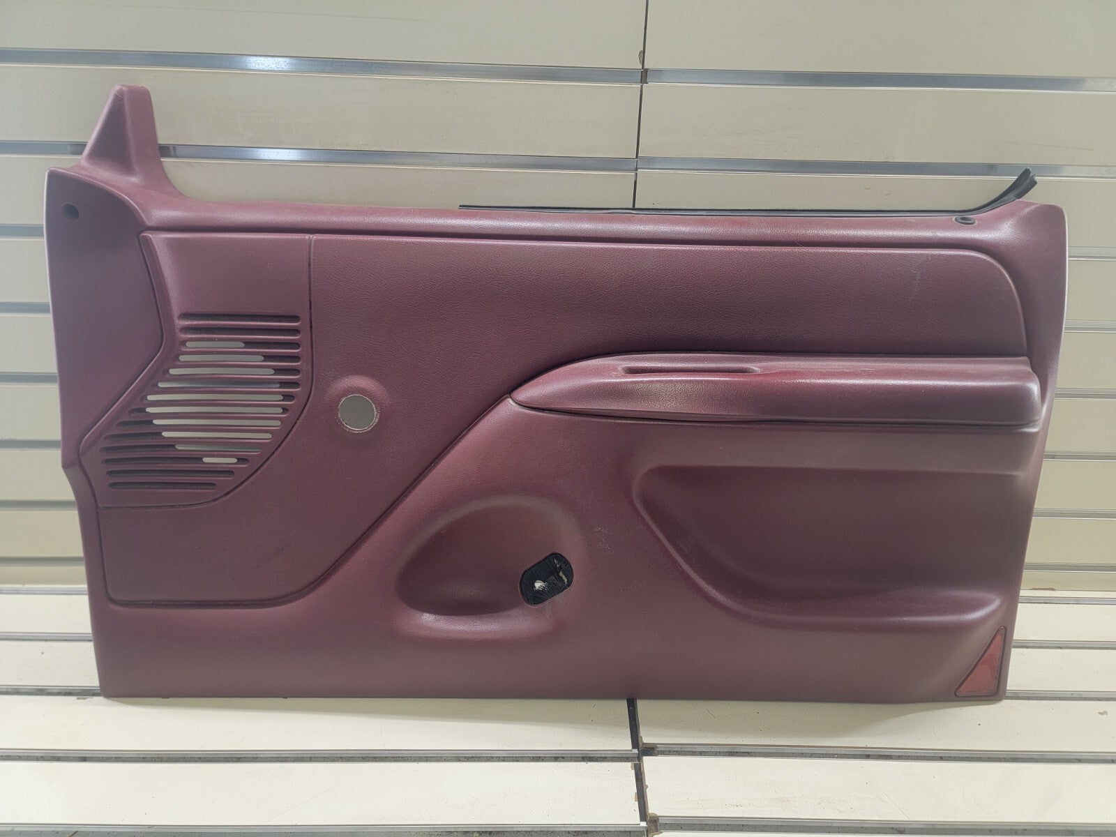 92-96 Ford F150 F250 BRONCO Door Panel Front right passenger 1/2 manual red D18