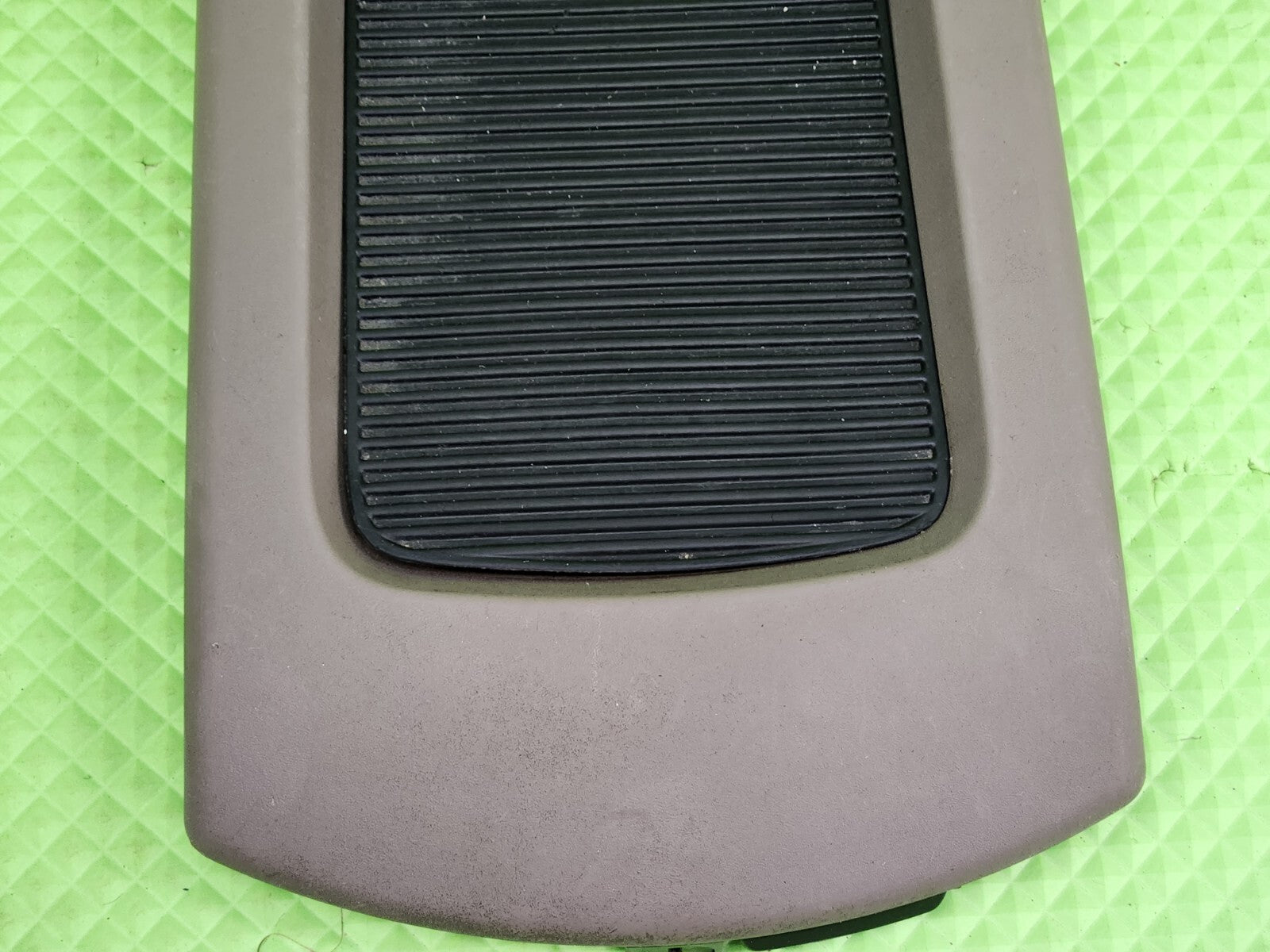 04-07 NISSAN ARMADA TITAN ARMREST CENTER CONSOLE ARM REST LID OEM TAN-BLACK