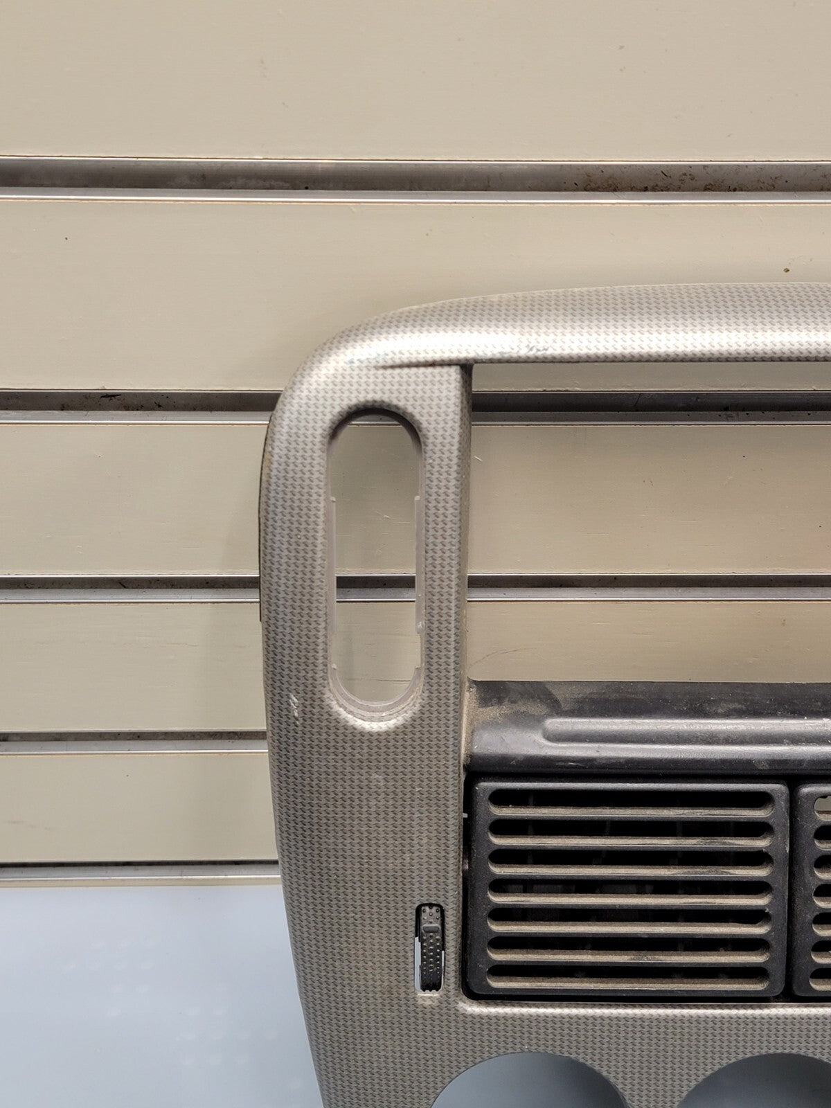 02-05 FORD EXPLORER RADIO AUDIO CLIMATE TEMPERATURE CONTROL BEZEL TRIM silver