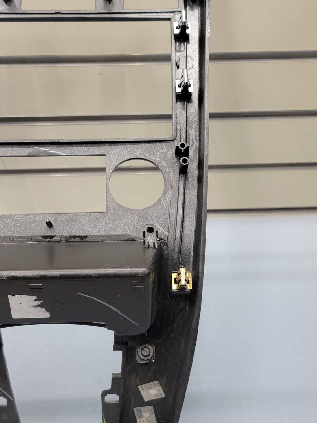 07-09 Chevrolet Equinox Center Dash Radio Climate Bezel Surround Trim silver