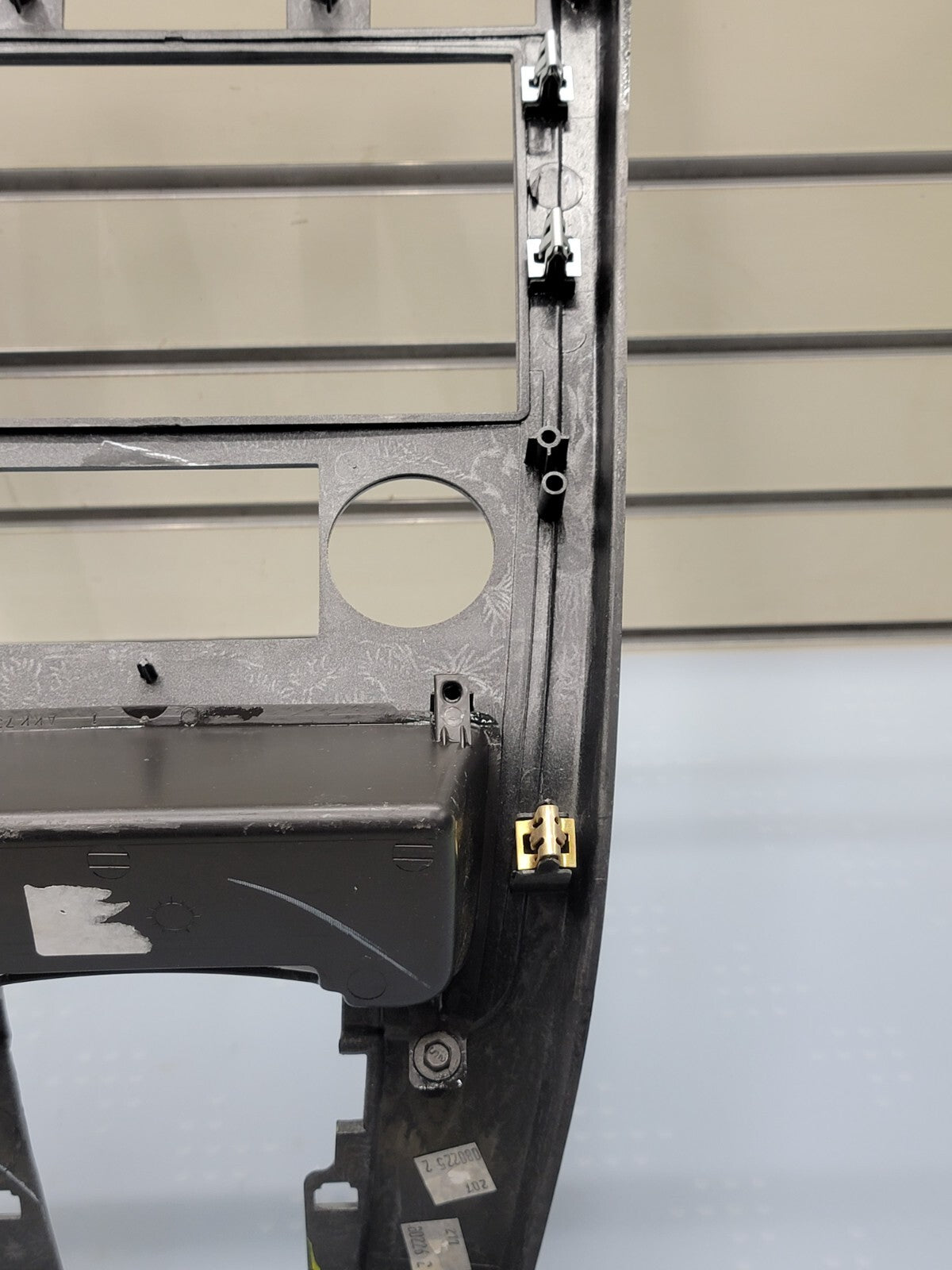 07-09 Chevrolet Equinox Center Dash Radio Climate Bezel Surround Trim silver