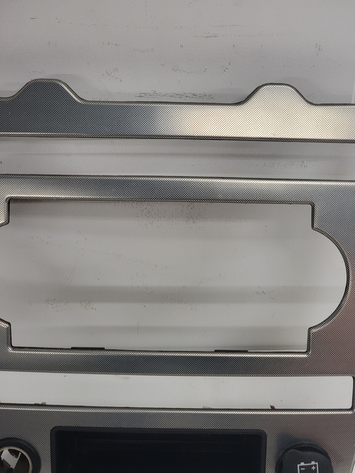 🔥2005-2006 JEEP GRAND CHEROKEE DASH PANEL RADIO SURROUND TRIM BEZEL OEM B70