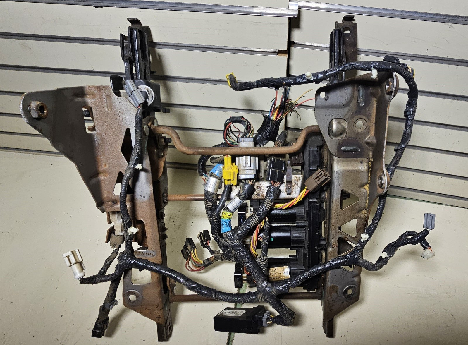 03-11 Town Car Power adjustable Seat Track Driver Wiring Harness Motor Assembly
