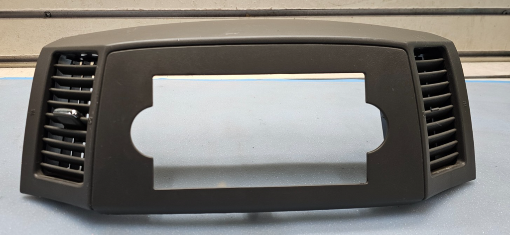 🔥05-07 Grand Cherokee Radio Dash Bezel Trim Surround Vent SLATE DK GRAY B30