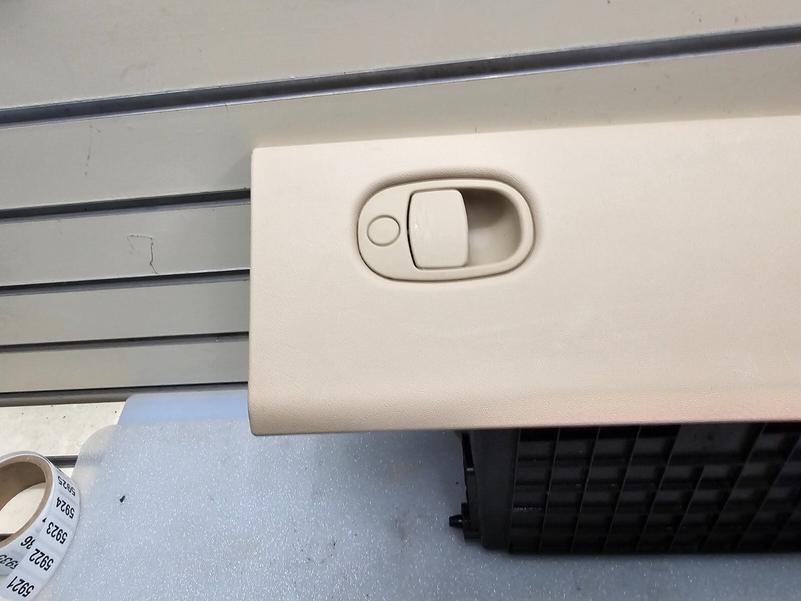 🔥05-09 Equinox Torrent 02-07 Saturn Vue Dash Glove Box Storage Compartment Tan