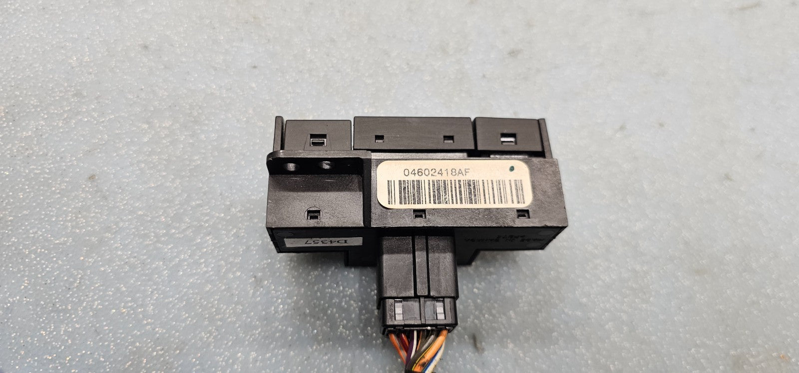🔥05-10 Chrysler 300 Grand Caravan Hazard Warning Light Control Switch Black OEM