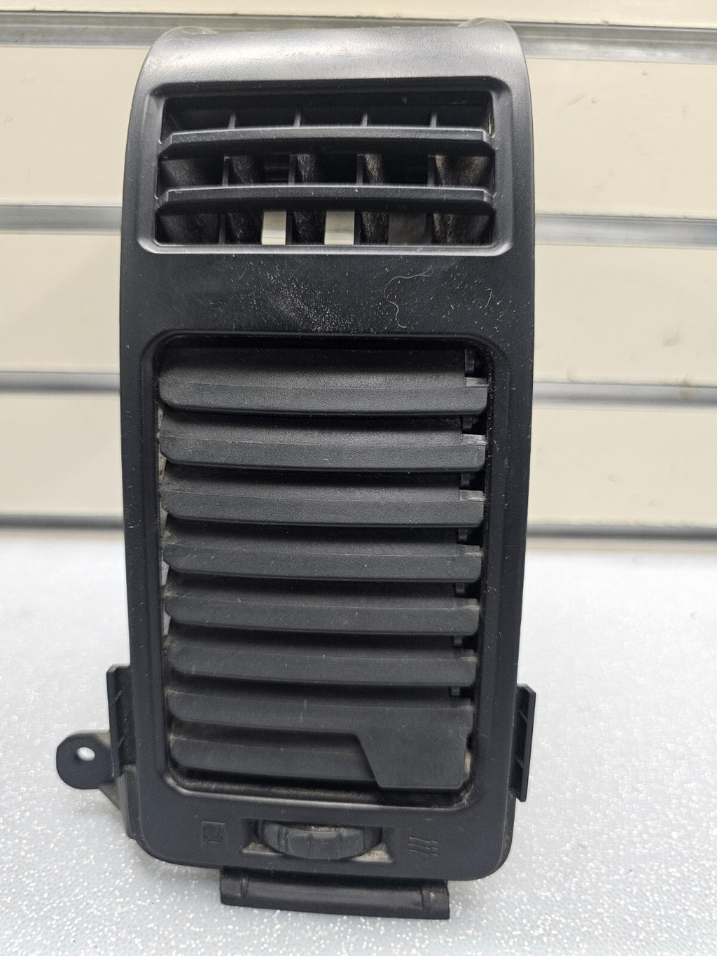 05-15 NISSAN TITAN ARMADA QX56 DASH FRONT CENTER LEFT AIR VENT HEATER TRIM BLACK