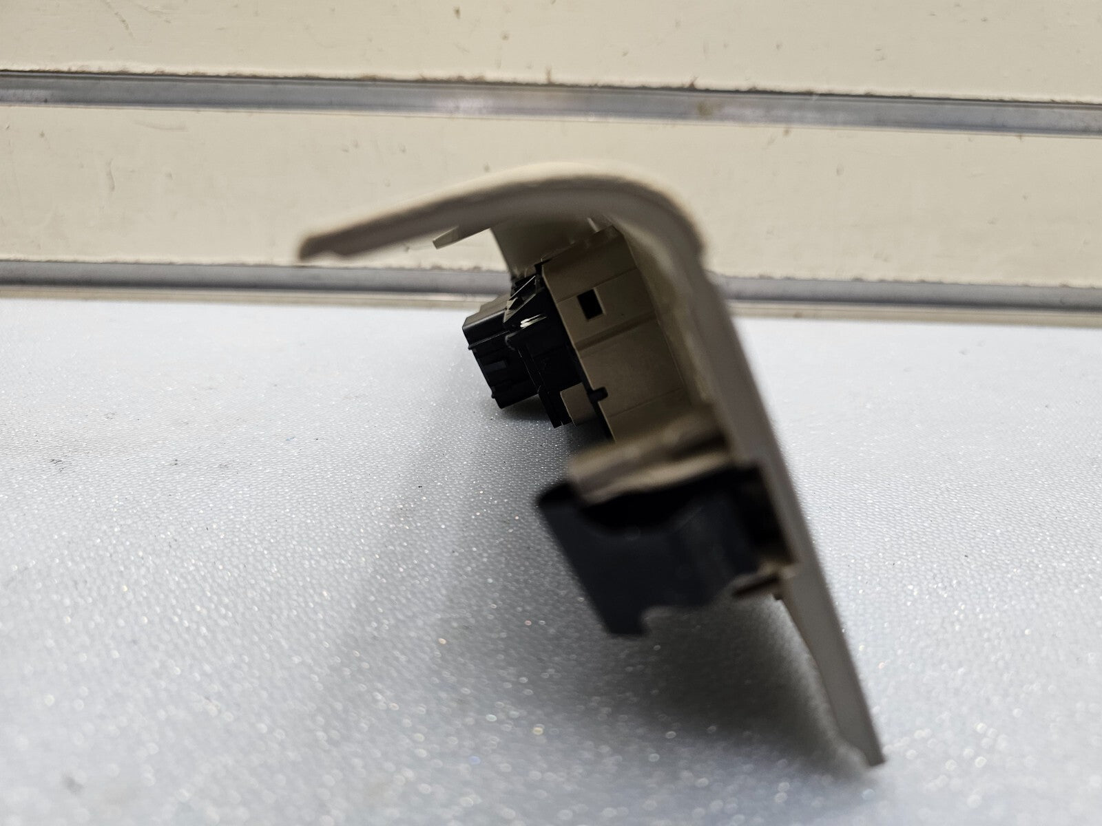 07-10 SILVERADO SIERRA PASSENGER RIGHT SIDE POWER WINDOW SWITCH SILVER/TAN WS47